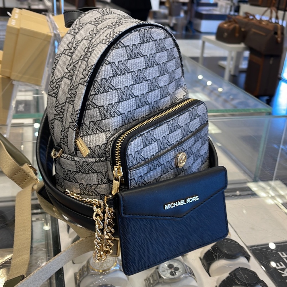 MICHAEL KORS
Maisie Extra-Small Logo 2-in-1 Backpack
Black 
NWT - Picture 2 of 16
